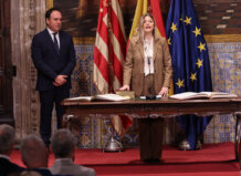 El nuevo Consell incorpora a la xirivellense María del Carmen Ortí como consellera de Educación María del Carmen Ortiz durante su nombramiento como consellera de Educación