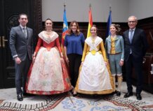 María José Catalá recibe a la Falla Convento Jerusalén-Matemático Marzal María José Catalá con representantes de la falla Convento Jerusalén-Matemático Marzal en Valencia