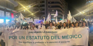 Médicos en manifestación por un Estatuto propio en Valencia