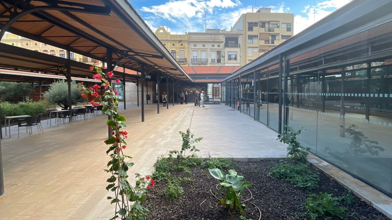 Vista del patio interior del Mercat del Grau en Valencia