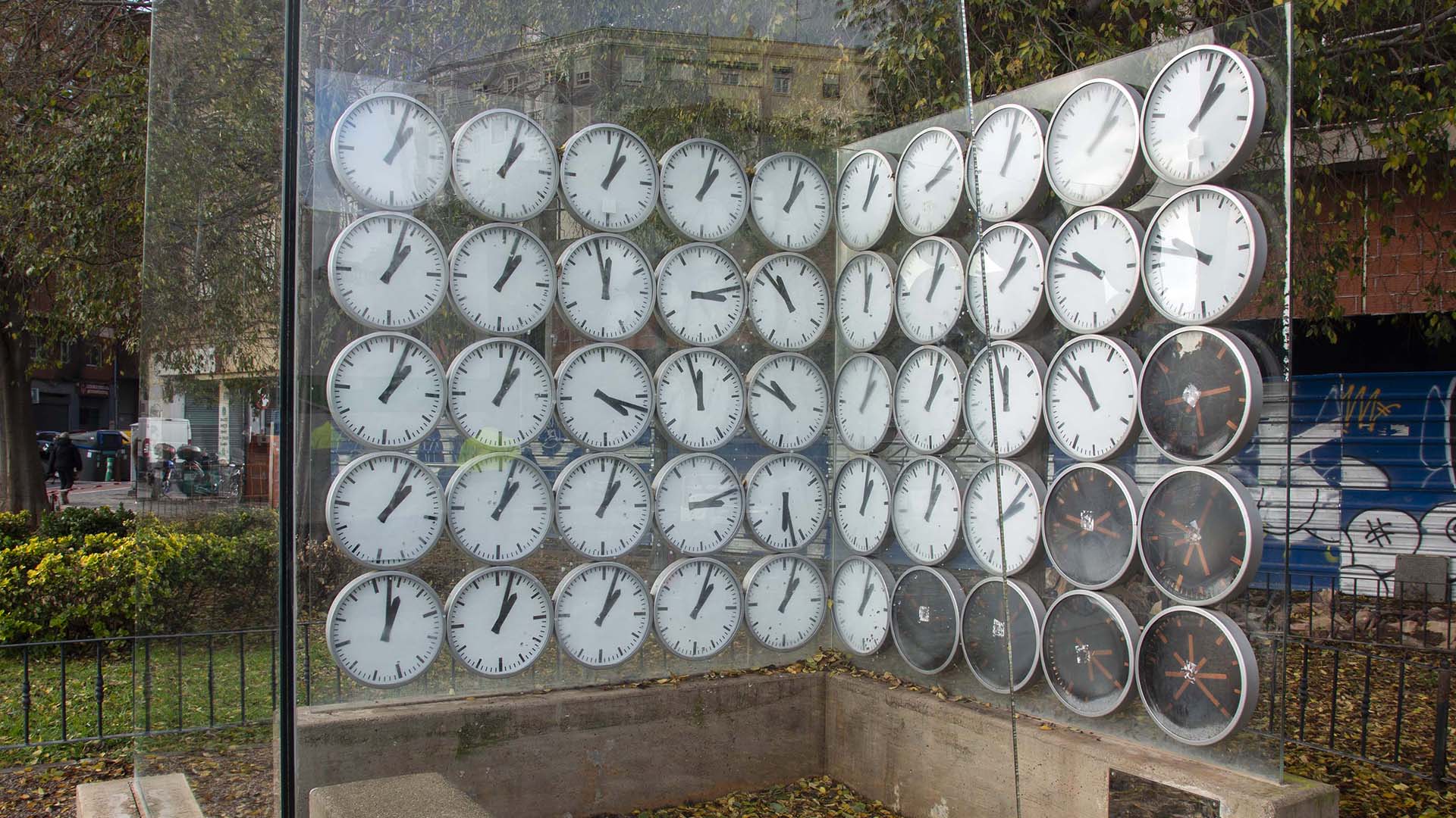 Monumento en memoria de las víctimas del accidente de metro en Valencia