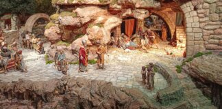 Escena de un belén con figuras artesanales en un paisaje rocoso