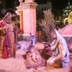 Estatuas de la Sagrada Familia en un nacimiento navideño