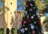 La Navidad llega cargada de actividades para todas las edades en Albalat dels Sorells Árbol de Navidad decorado en Albalat dels Sorells con un castillo al fondo.