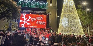 Celebración navideña en Alaquàs con árbol iluminado y música
