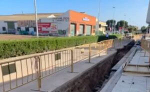 Obras del colector en el carrer La Lluna en Foios.