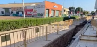 Obras del colector en el carrer La Lluna en Foios.