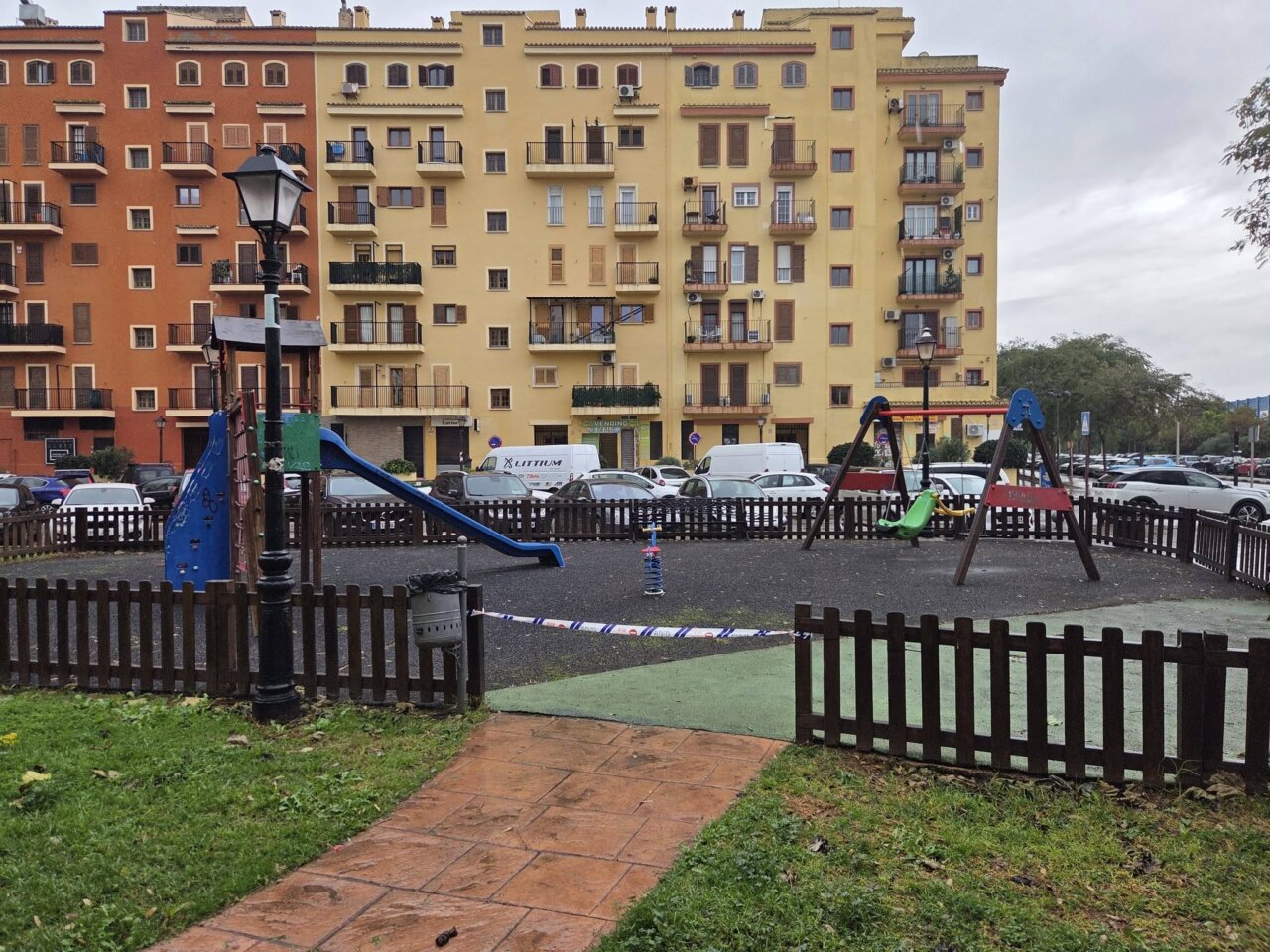 Parque infantil cerrado en Alboraya debido a fuertes lluvias