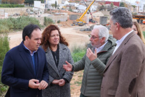 Visita de Pérez Llorca a las obras en Picanya junto a autoridades locales.