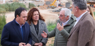 Visita de Pérez Llorca a las obras en Picanya junto a autoridades locales.