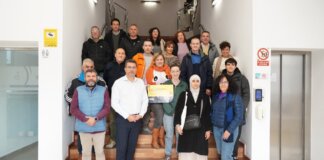 Grupo de personas en la presentación del plan de empleo en Alfafar