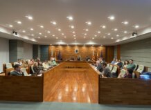 Aprobada una línea de ayudas para adaptar baños y mejorar la autonomía en los hogares de Torrent Reunión del pleno del Ayuntamiento de Torrent sobre accesibilidad