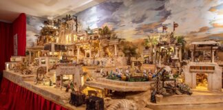Pesebre monumental de la Falla Regne de València en el concurs de pesebres.