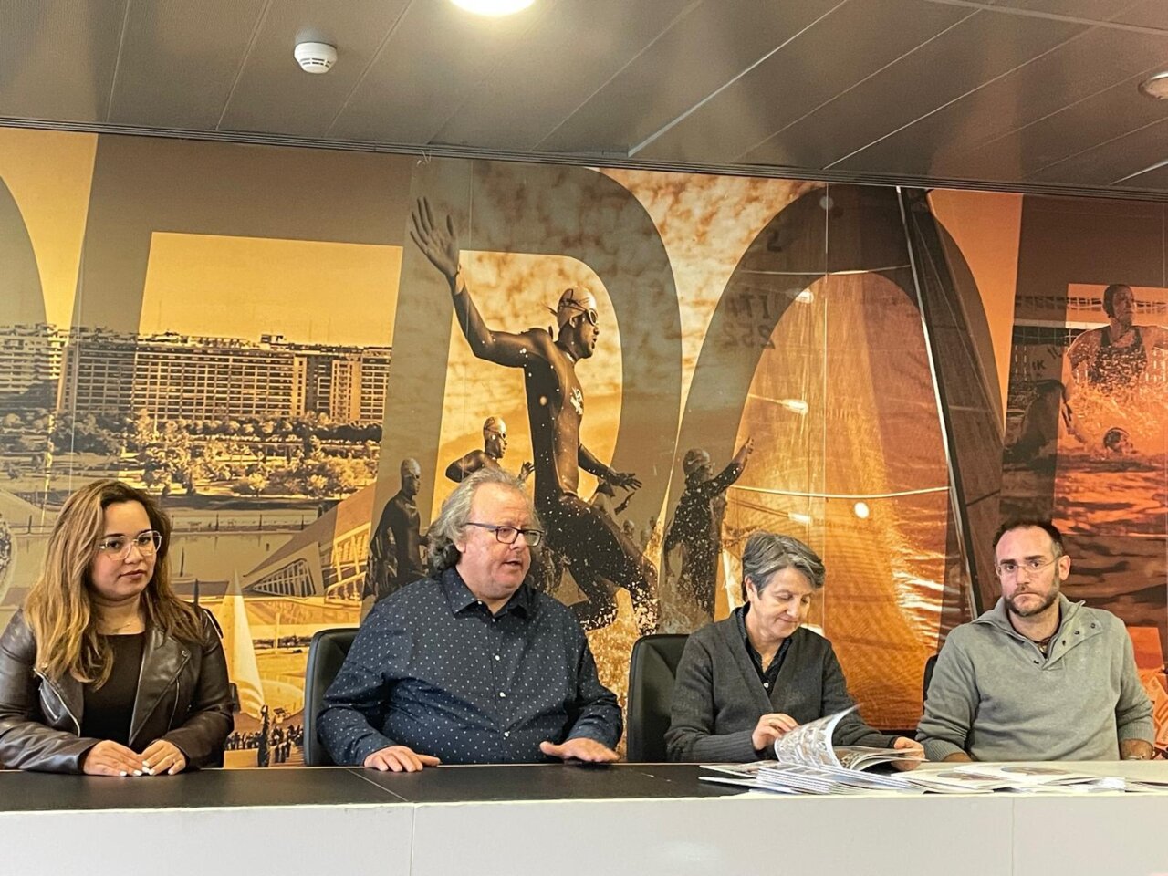 Presentadores del cómic sobre el tratado de ajedrez moderno en Valencia