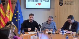 Rueda de prensa del PSPV en Torrent con varios ediles presentes