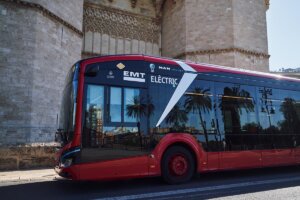 Autobús eléctrico de la EMT en València con puntos de recarga ultrarrápida