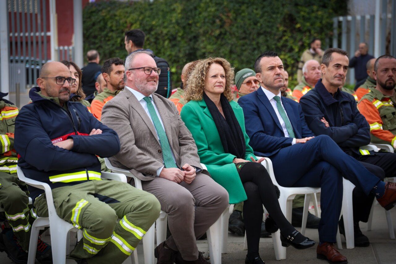 Acto de reconocimiento a brigadistas forestales en Torrent con autoridades presentes