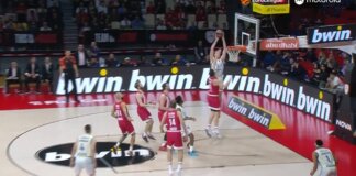 Jugador de Valencia Basket realizando un tiro en el partido contra Olympiacos.