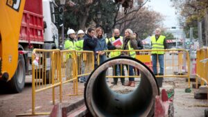 Obras de renovación de la red de saneamiento en Patraix, Valencia.