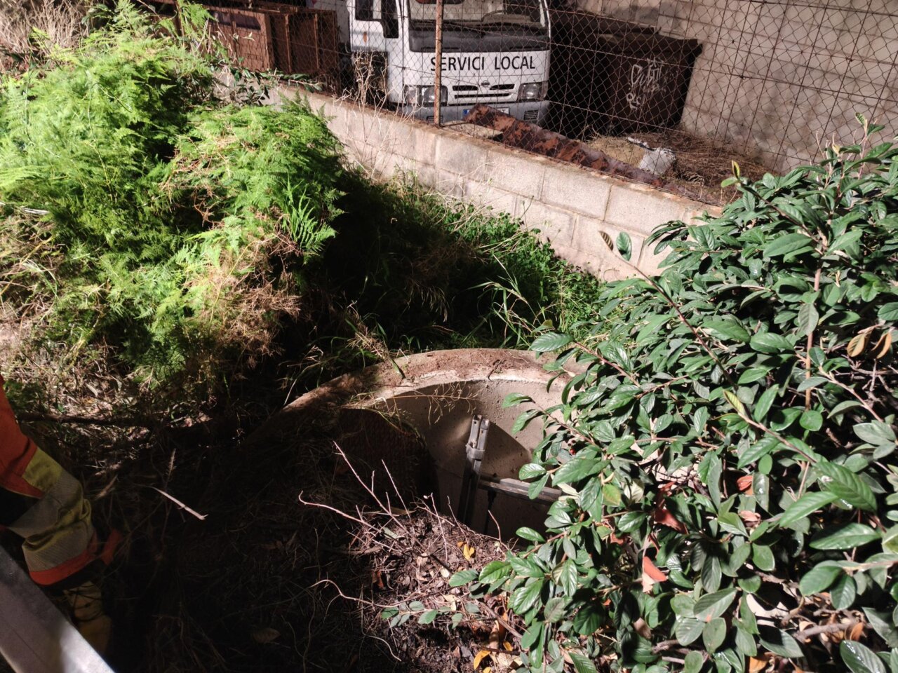 Rescate de una persona caída en una alcantarilla en Massamagrell.