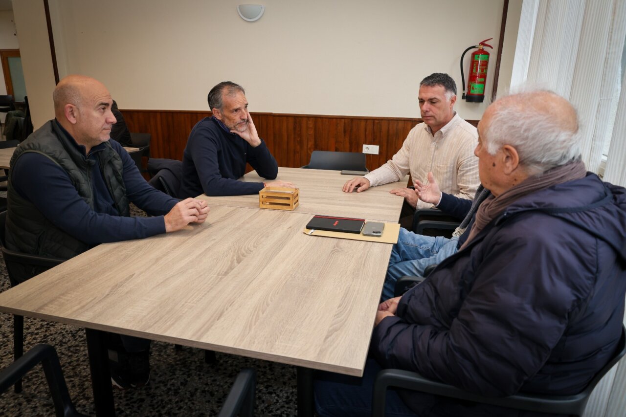 Reunión del Ayuntamiento con vecinos de Monte Real sobre agua potable