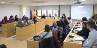 Reunión de la comunidad educativa en Paiporta sobre alertas climáticas