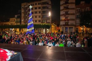 Participantes de la San Silvestre en Alfafar con gorros navideños