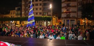 Participantes de la San Silvestre en Alfafar con gorros navideños