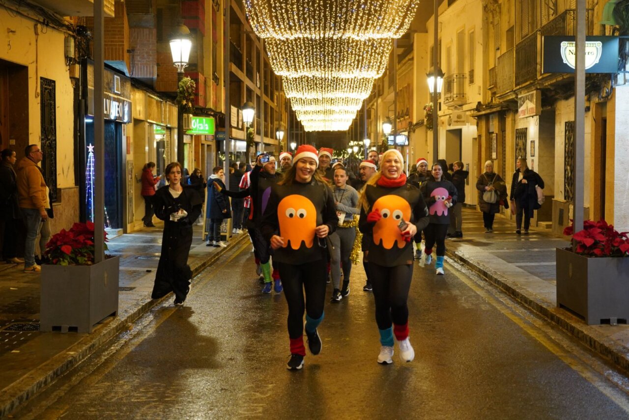 La San Silvestre de Paterna reunió a cientos de participantes en un ambiente festivo.