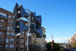 El Ayuntamiento de Mislata realiza un simulacro del sistema de altavoces de emergencia.