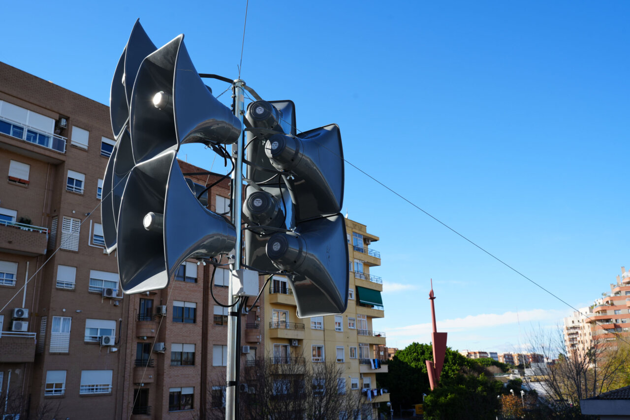 El Ayuntamiento de Mislata realiza un simulacro del sistema de altavoces de emergencia.