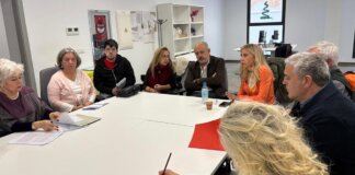 Reunión sobre la soledad no deseada en Valencia con varias personas