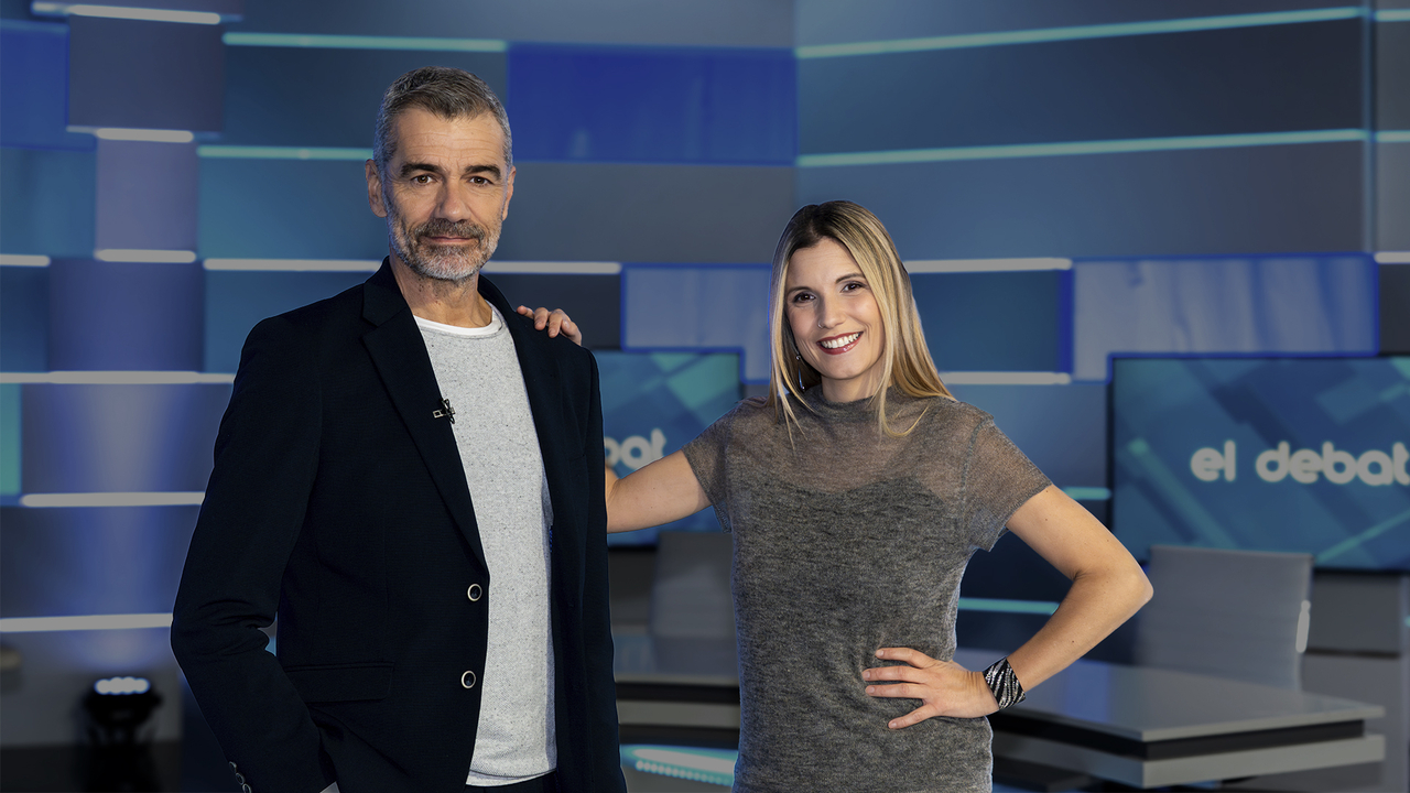 Toni Cantó y Rosa Porta en el set de El debat de À Punt