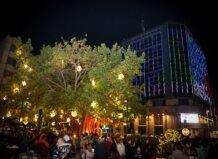 Torrent celebra el encendido navideño con un espectáculo lleno de música y luces.