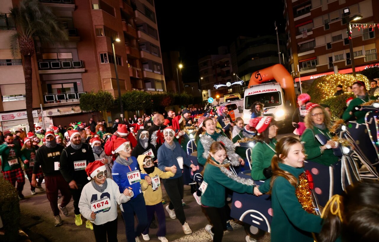 Más de 1.300 personas se unieron a la San Silvestre Solidaria en Torrent.