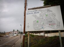 Torrent inspeccionará 4,2 kilómetros del alcantarillado de Monte Real para mejorar el mantenimiento de la red Cartel informativo de la urbanización Monte Real en Torrent