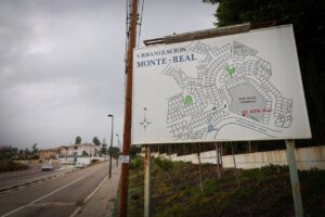 Cartel informativo de la urbanización Monte Real en Torrent
