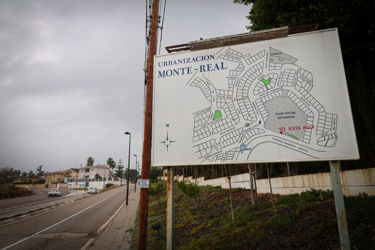 Cartel informativo de la urbanización Monte Real en Torrent