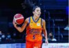 Cristina Ouviña entrenando con el balón en el Valencia Basket.
