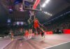 Jugador de Valencia Basket realizando un mate en el partido contra Panathinaikos