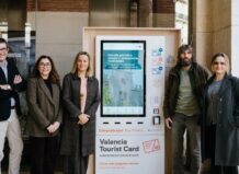 València presenta 13 quioscos turísticos inteligentes para mejorar la experiencia del visitante.