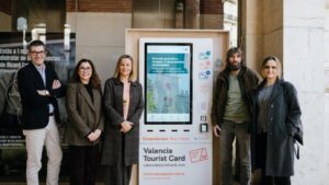 València presenta 13 quioscos turísticos inteligentes para mejorar la experiencia del visitante.