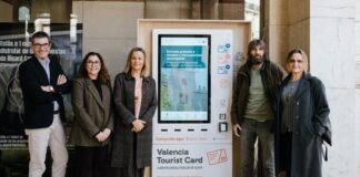València presenta 13 quioscos turísticos inteligentes para mejorar la experiencia del visitante.