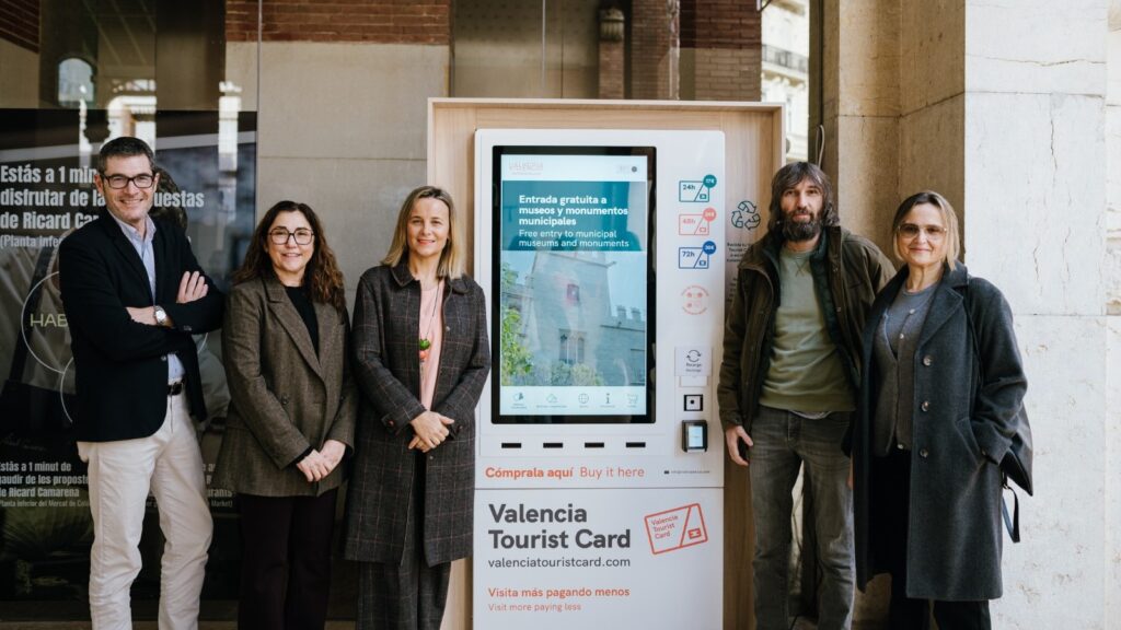 València presenta 13 quioscos turísticos inteligentes para mejorar la experiencia del visitante.