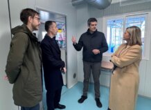 La consellera Carmen Ortí visita aulas prefabricadas en Massanassa y Catarroja