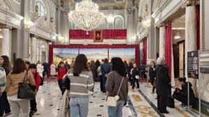 Visitantes al Belén Monumental del Salón de Cristal