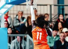 Jugadora de Valencia Basket lanzando a canasta en EuroLeague Women