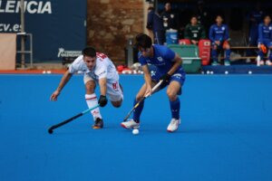 Jugadores compiten en el Trofeo Internacional de Hockey en Valencia