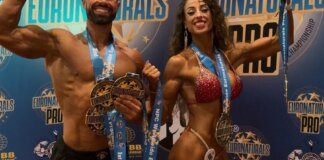 Alba Galisteo y Miguel Aguilar posando con medallas de culturismo