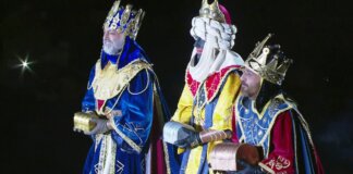 Los Reyes Magos llegan a Alcoi en una emotiva celebración. Un evento lleno de color y tradición.